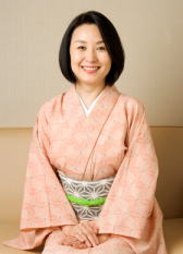 和服の新井晴み